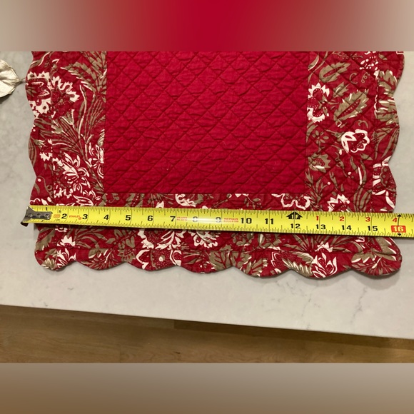 Williams Sonoma Reservable Table Runner - Perfect for the Holidays - Picture 6 of 7